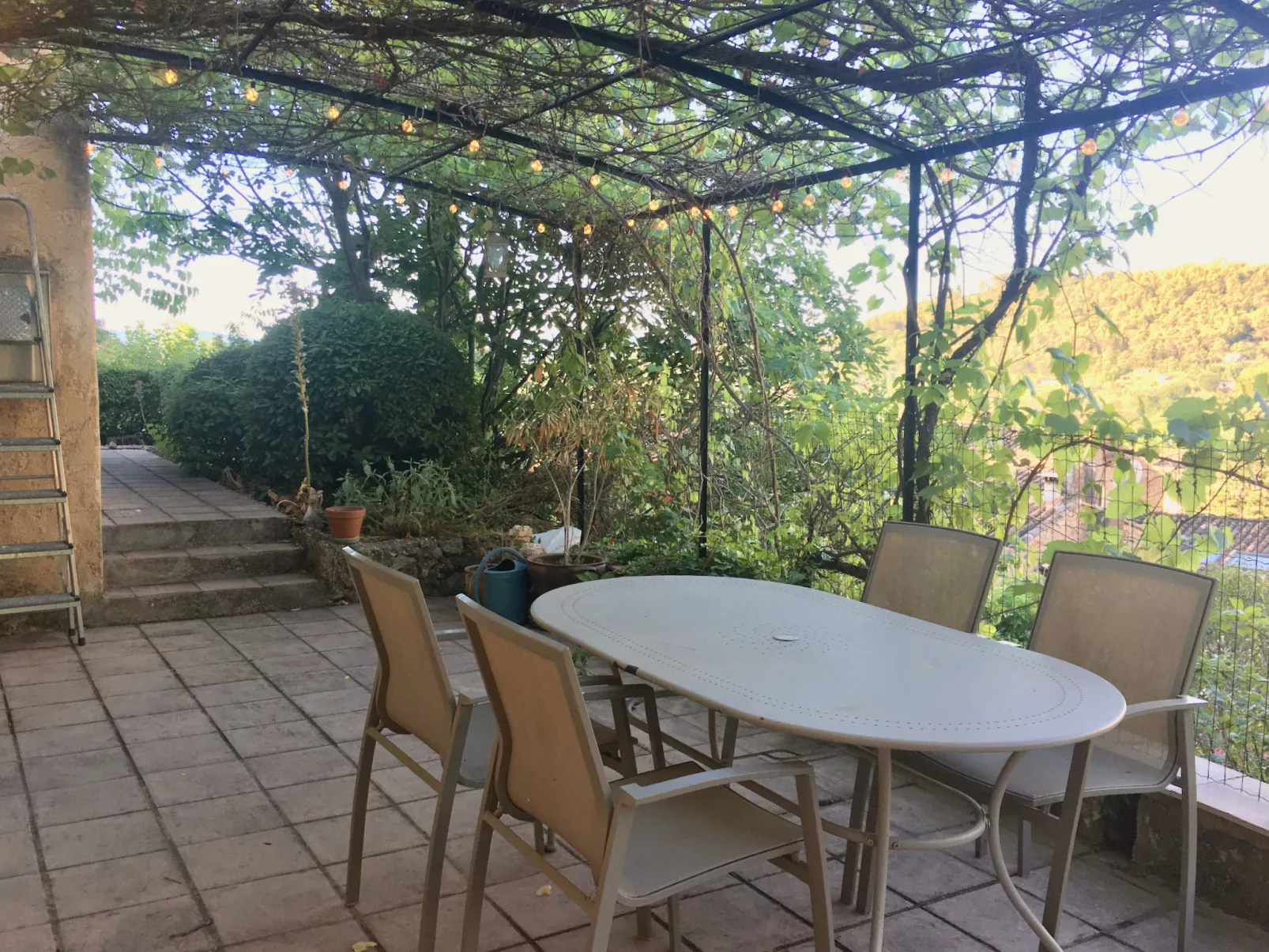 MAISON PERCHEE - Draußen