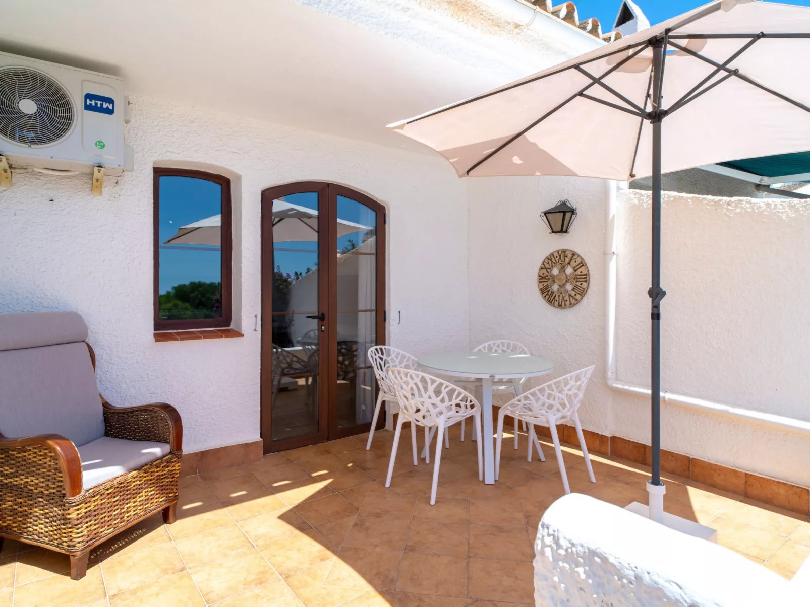 Hibiscos 72 Deluxe by Casasol - Drinnen