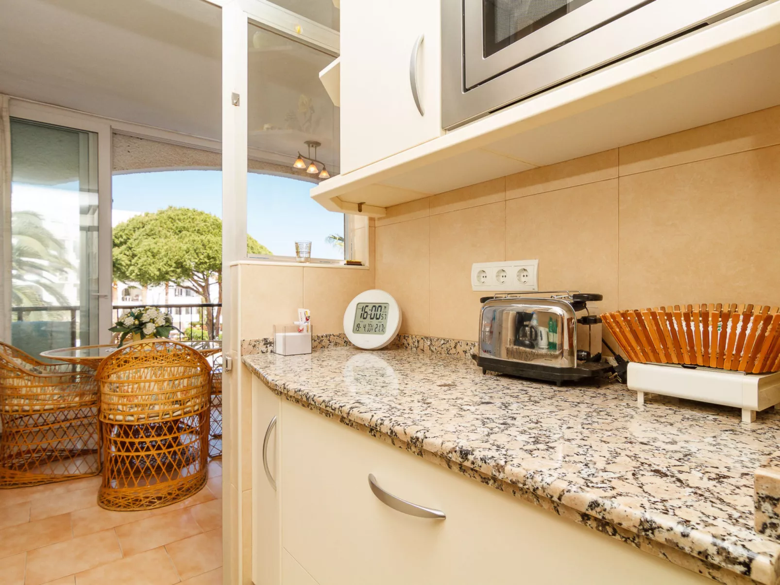 Carabeo 22 Apartment by Casasol - Inside