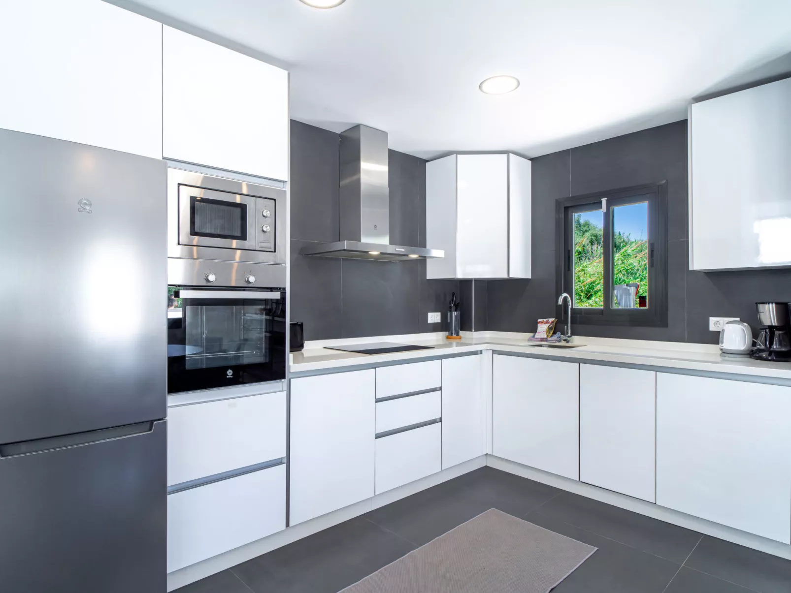 Villa Romeral Premium by Casasol - Inside