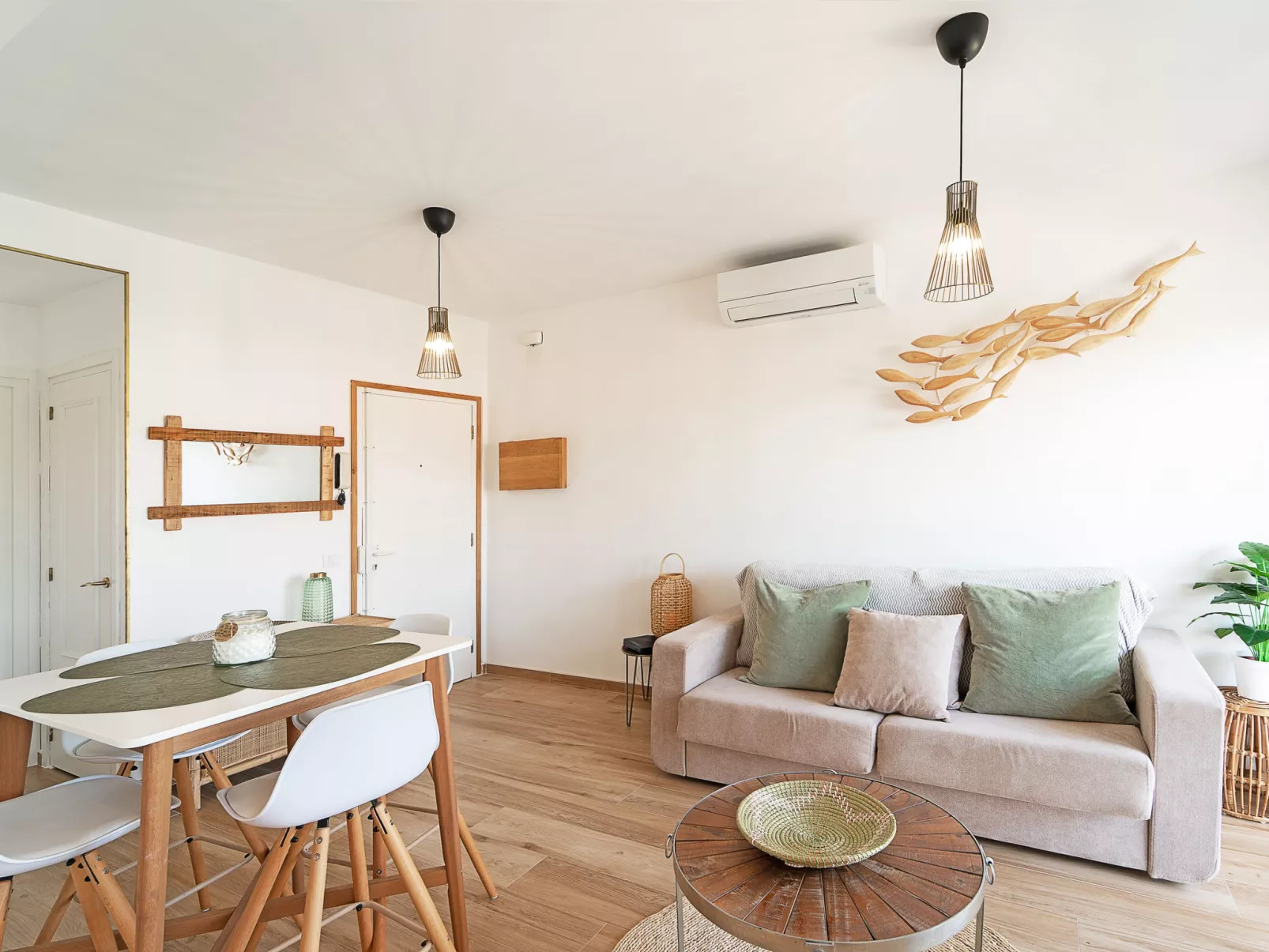 WELCS APARTAMENTO 143 EMP con vistas al canal - Inside