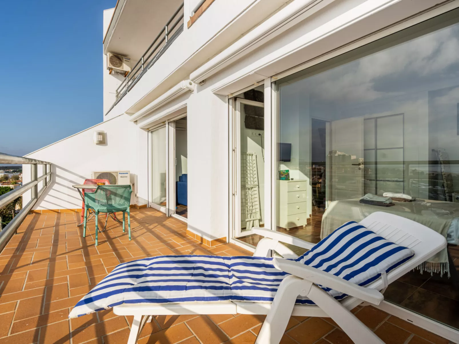 WELCS APARTAMENTO 221 EMP frente al mar - Drinnen