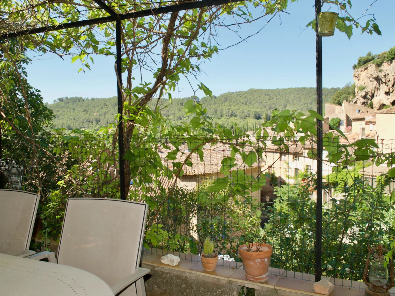 MAISON PERCHEE - Draußen