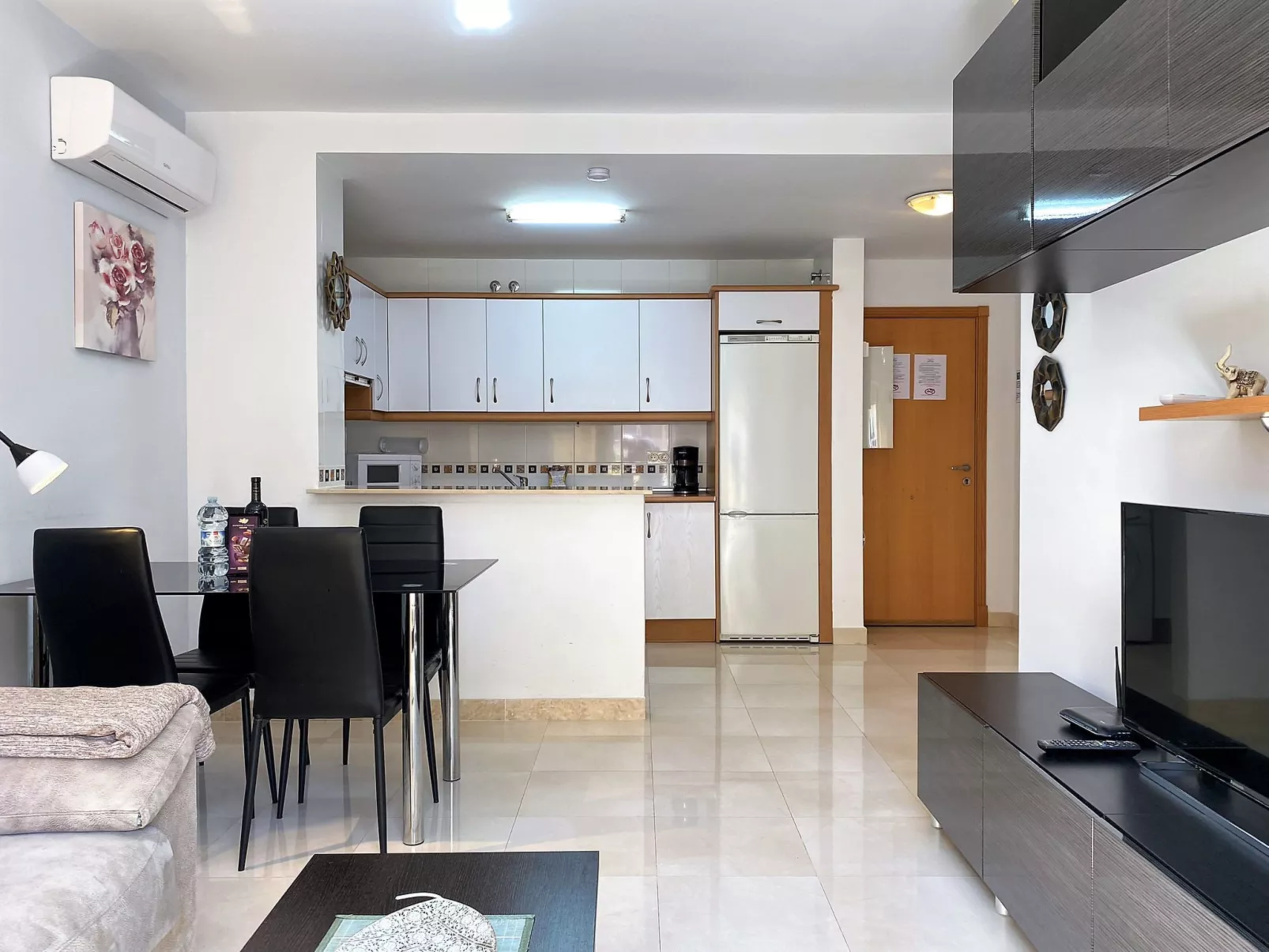Triton Urban Apartment by Casasol - Inside