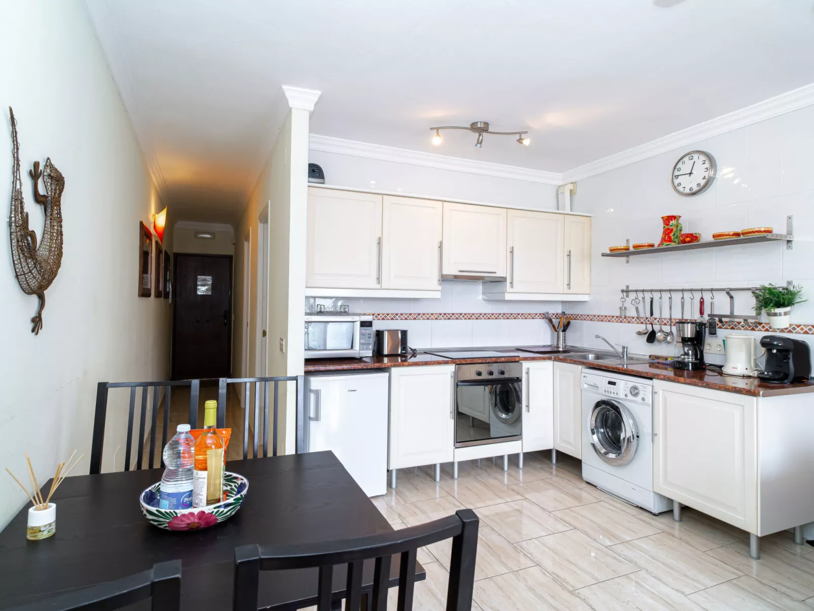 Capistrano Village Garden by Casasol - Drinnen