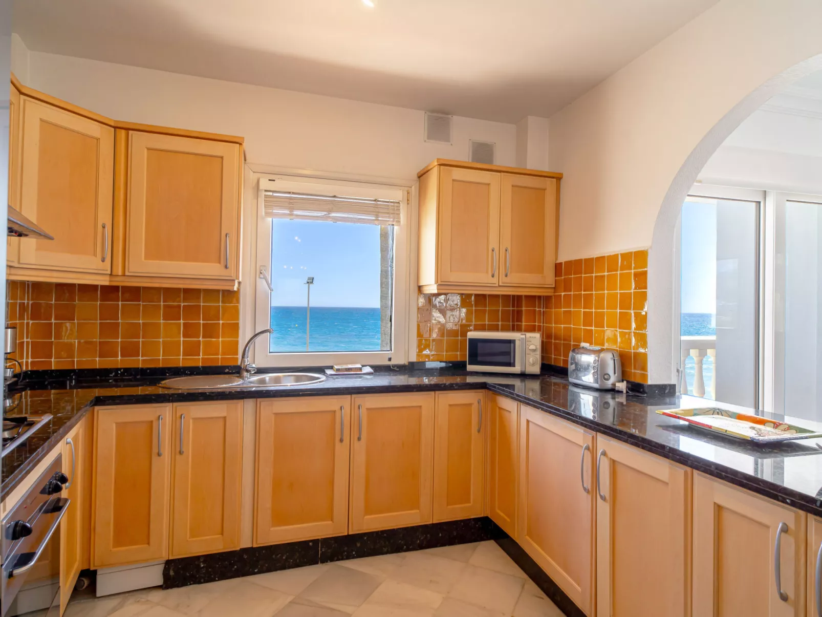 Stella Maris Beachfront 1J by Casasol - Dedans