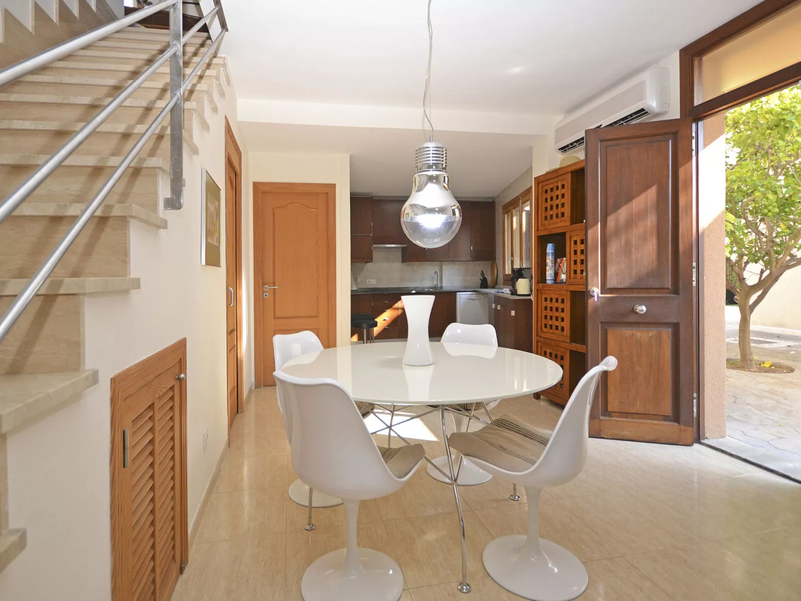 Amparo Luca - Drinnen