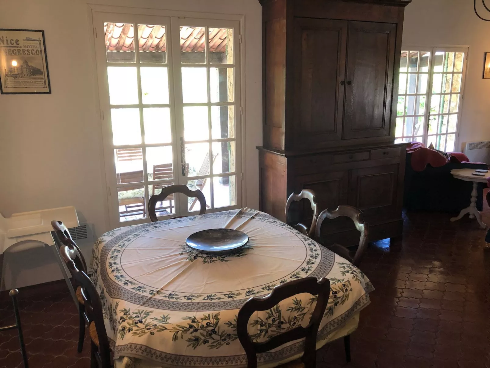 CLOS DES CHENES - Inside