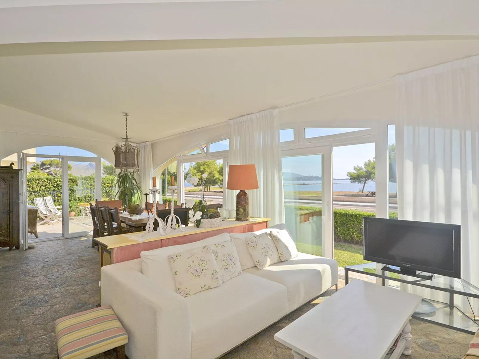 Llenaire - Xata - Inside