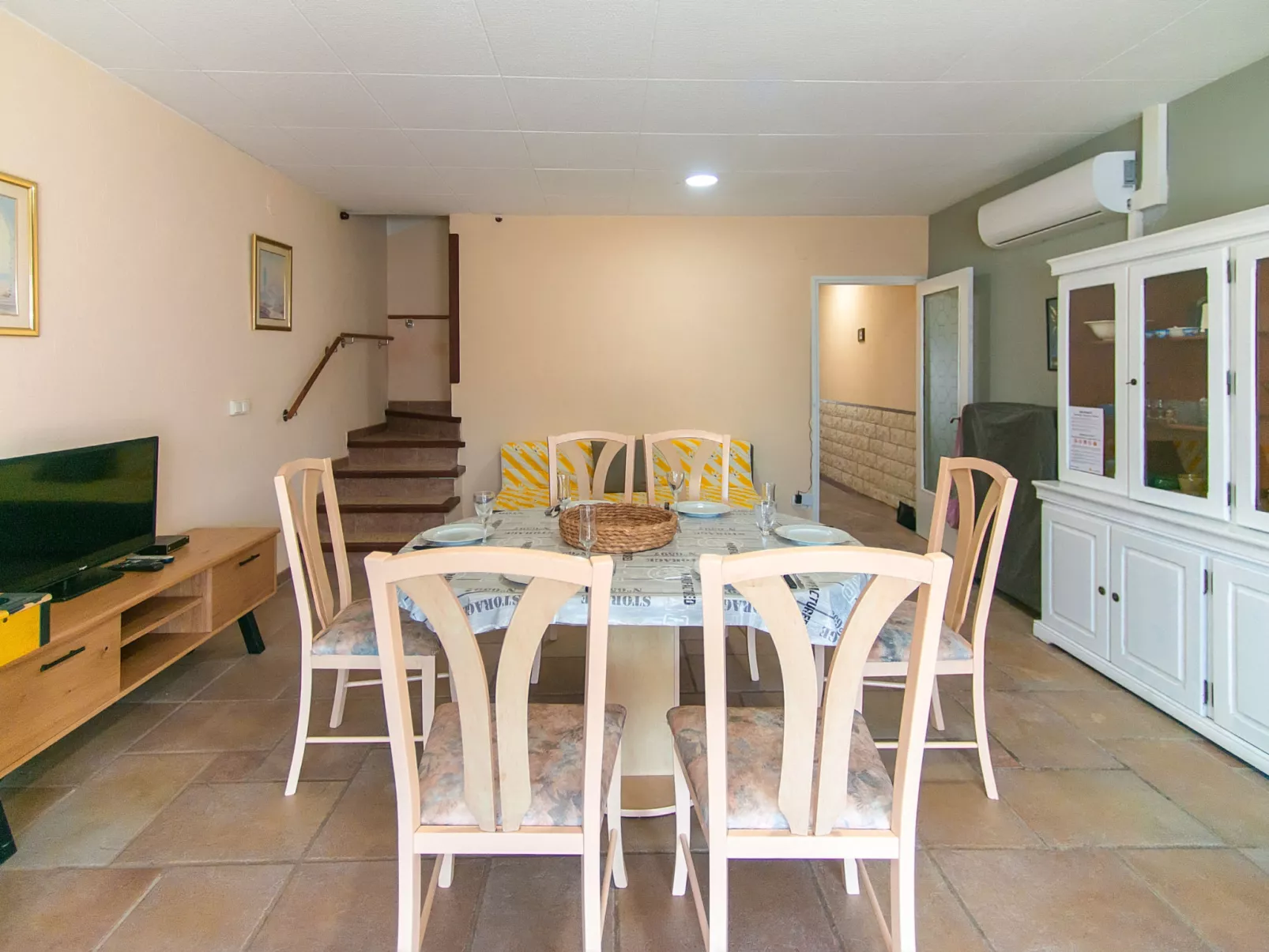 WELCS CASA  240 EMP con piscina y vista al canal - Drinnen