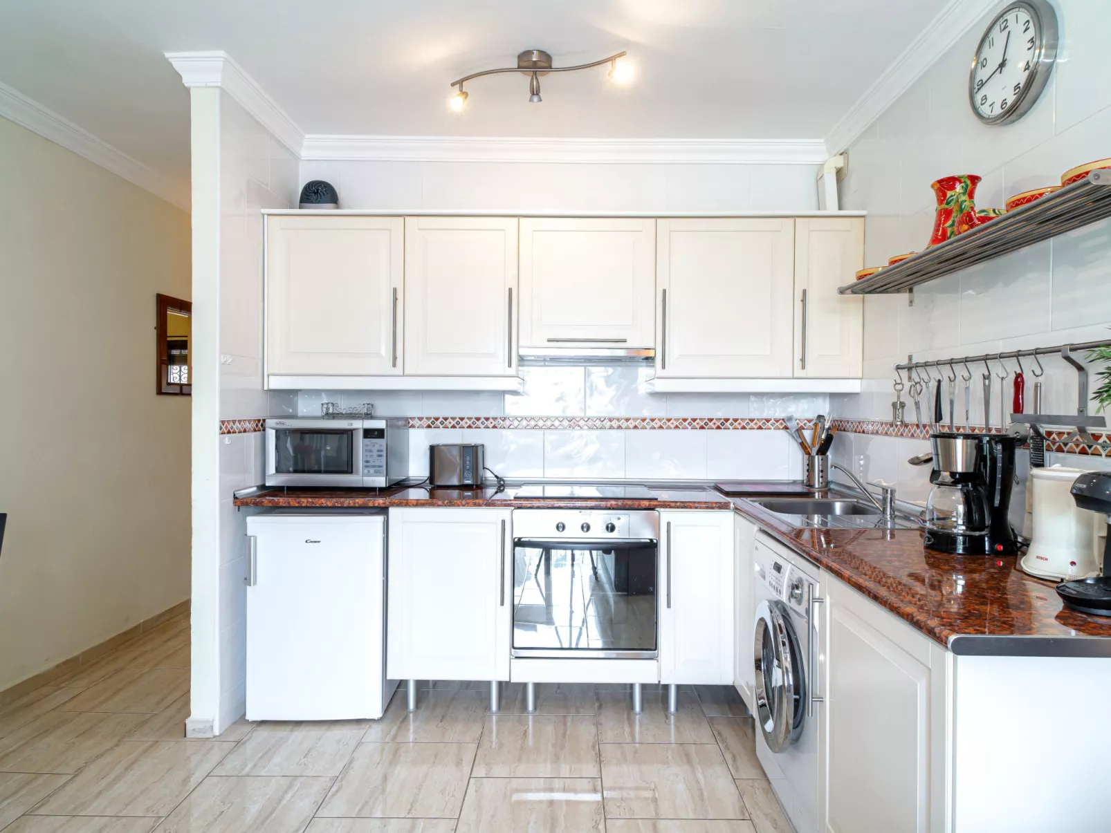 Capistrano Village Garden by Casasol - Drinnen