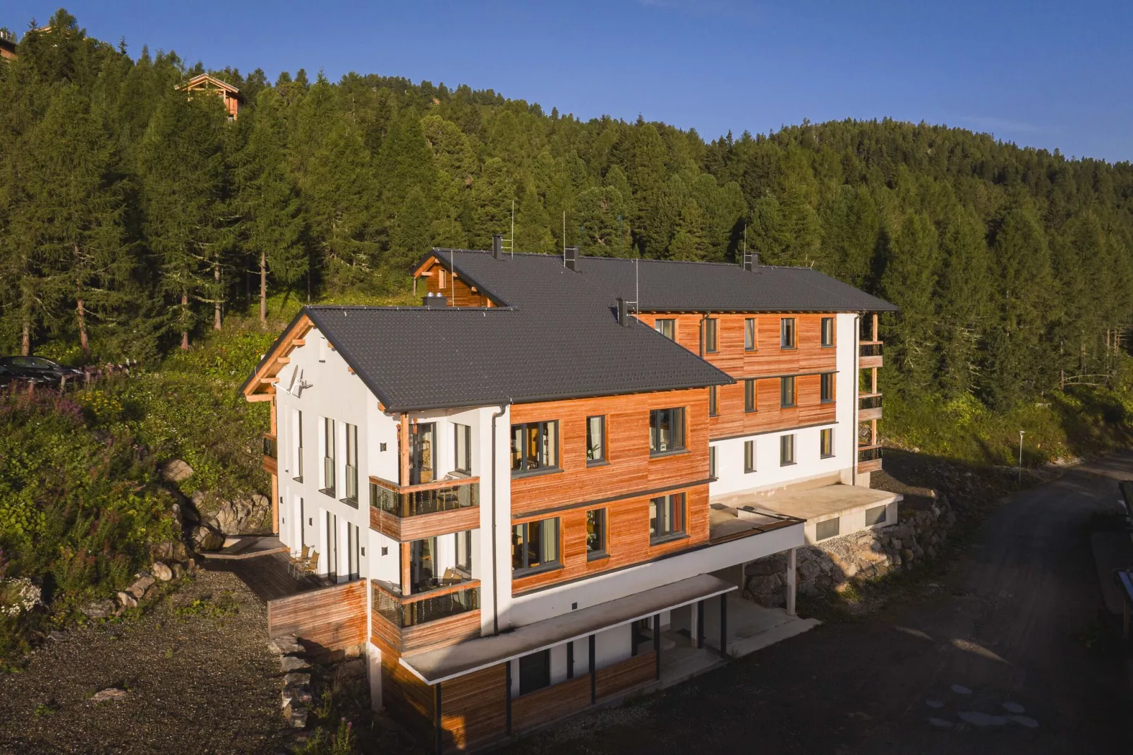 Turrach Lodges 4-Exterior summer