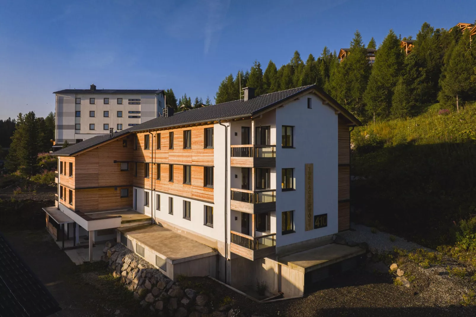 Turrach Lodges 4-Exterior summer