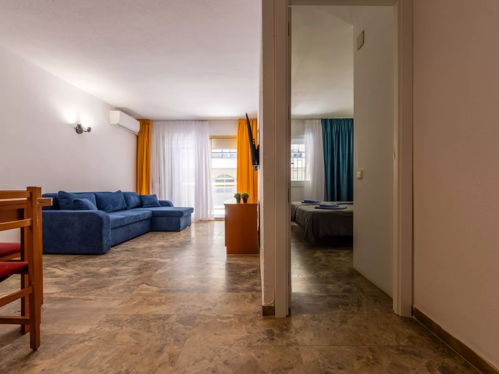 Cala Dorada - Inside