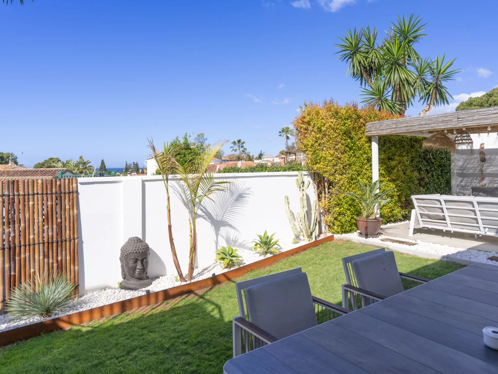 Villa Madrugada, beachside villa in Costabella - Dehors