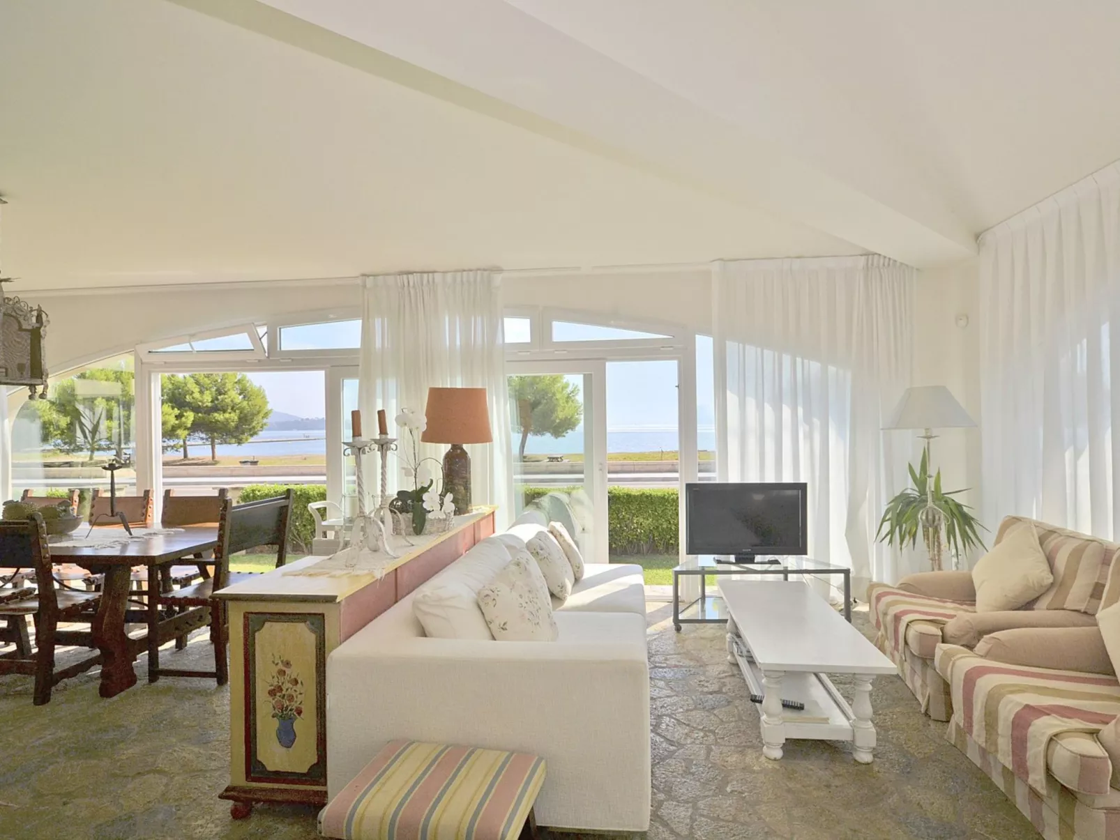 Llenaire - Xata - Inside