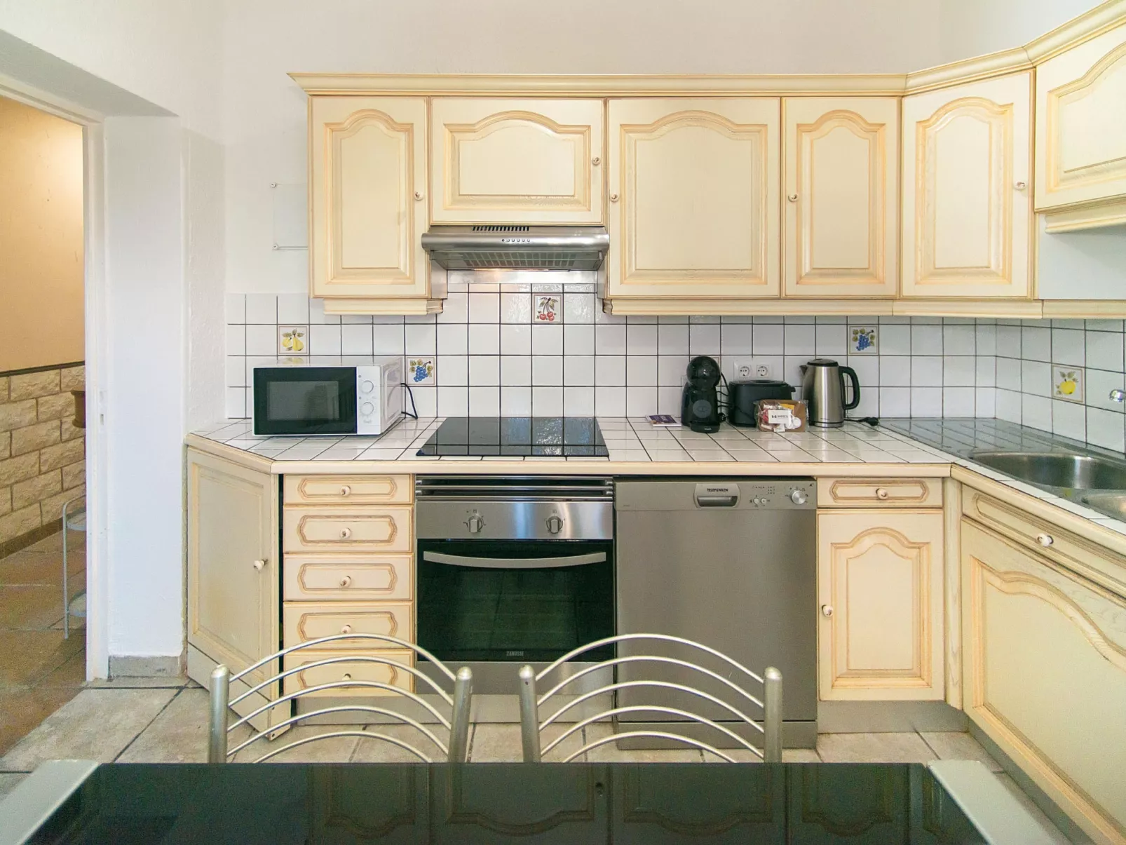 WELCS CASA  240 EMP con piscina y vista al canal - Drinnen