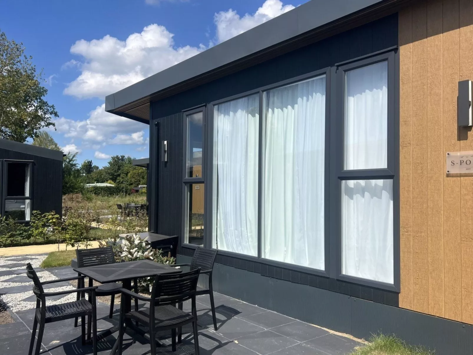 Vakantiepark de Zeeuwse Parel – Hotel Chalet - Draußen