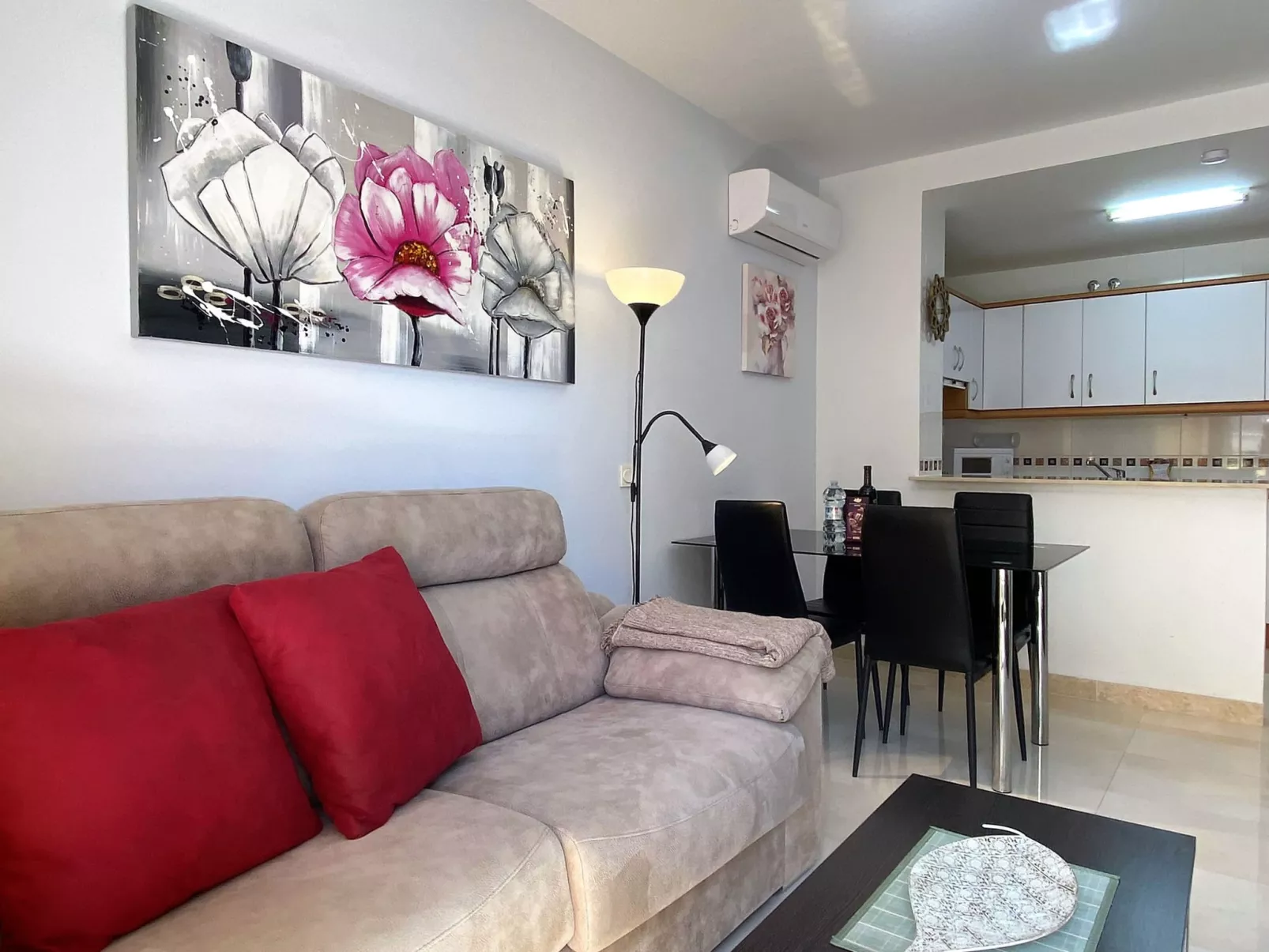 Triton Urban Apartment by Casasol - Inside