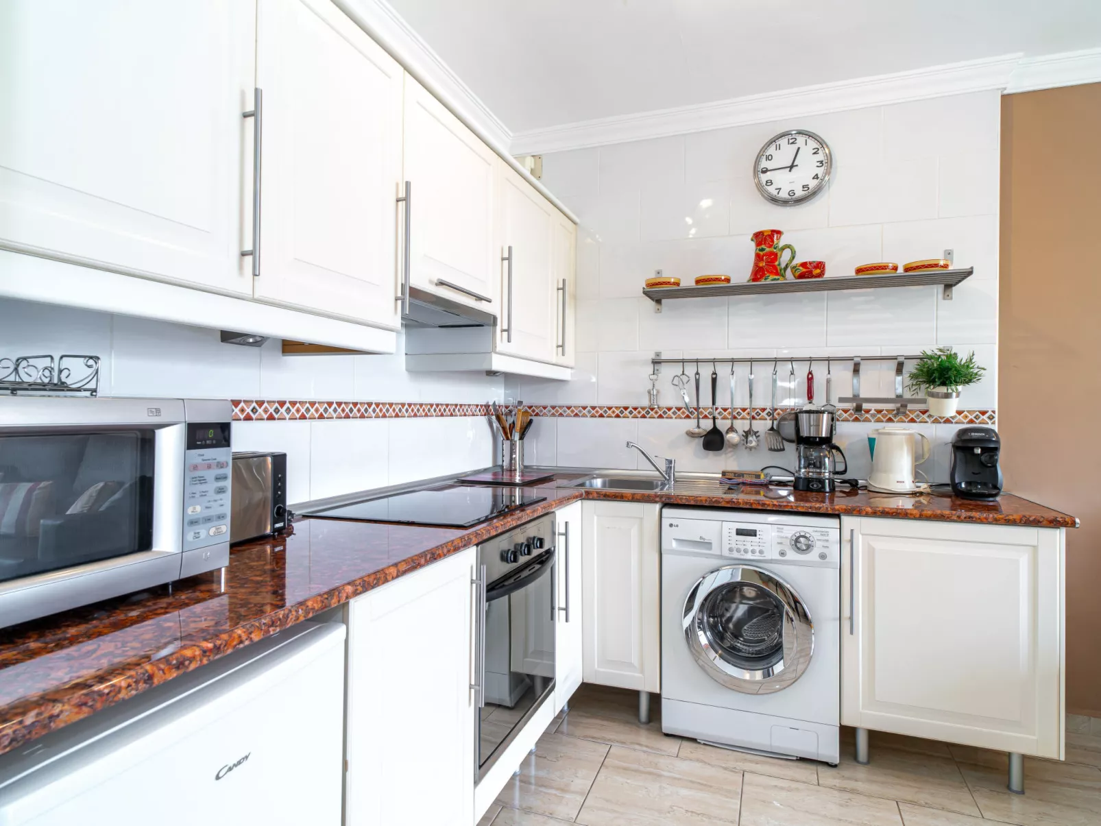 Capistrano Village Garden by Casasol - Drinnen