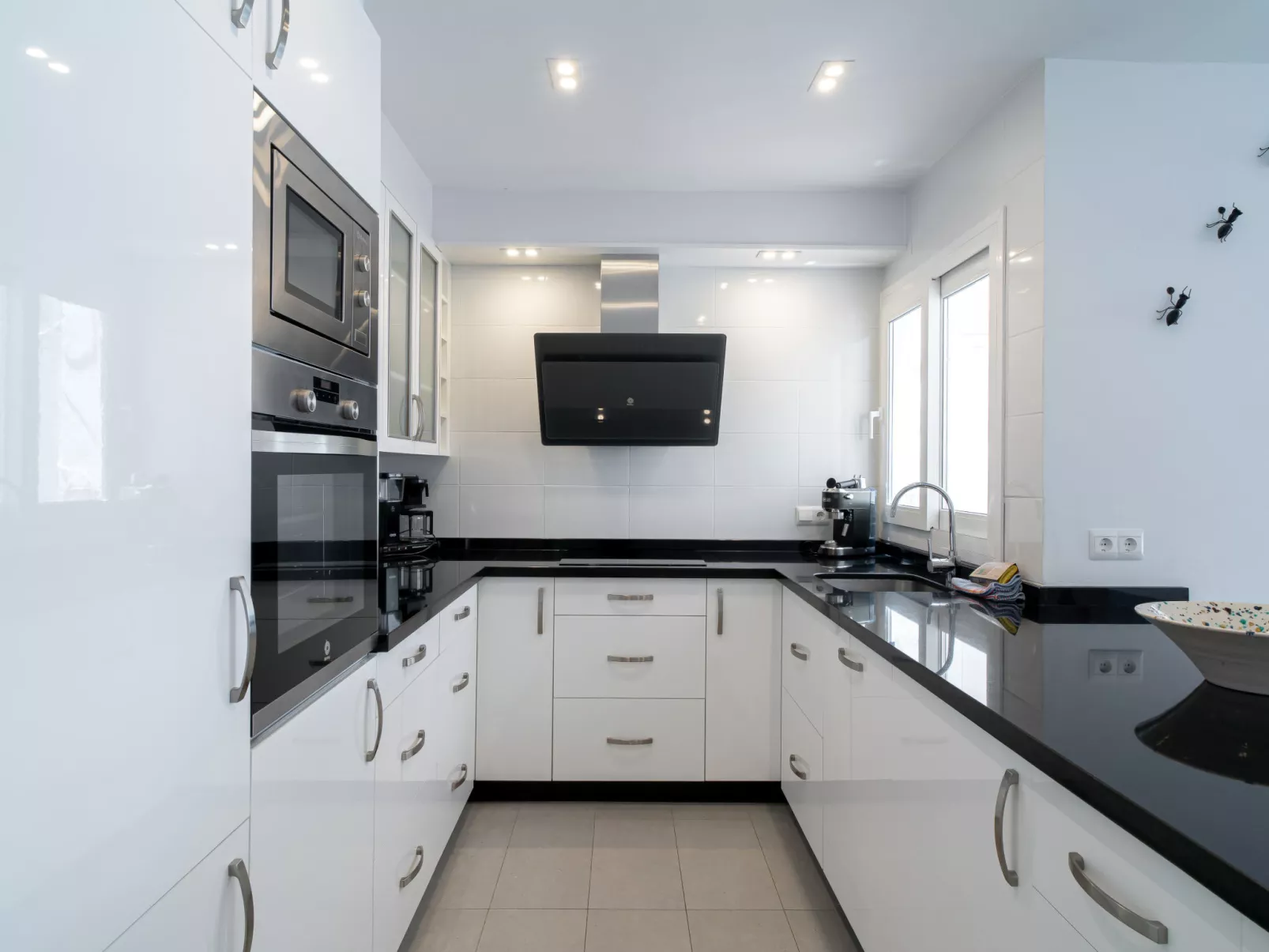 Tuhillo E1 Luxury Seaview by Casasol - Drinnen