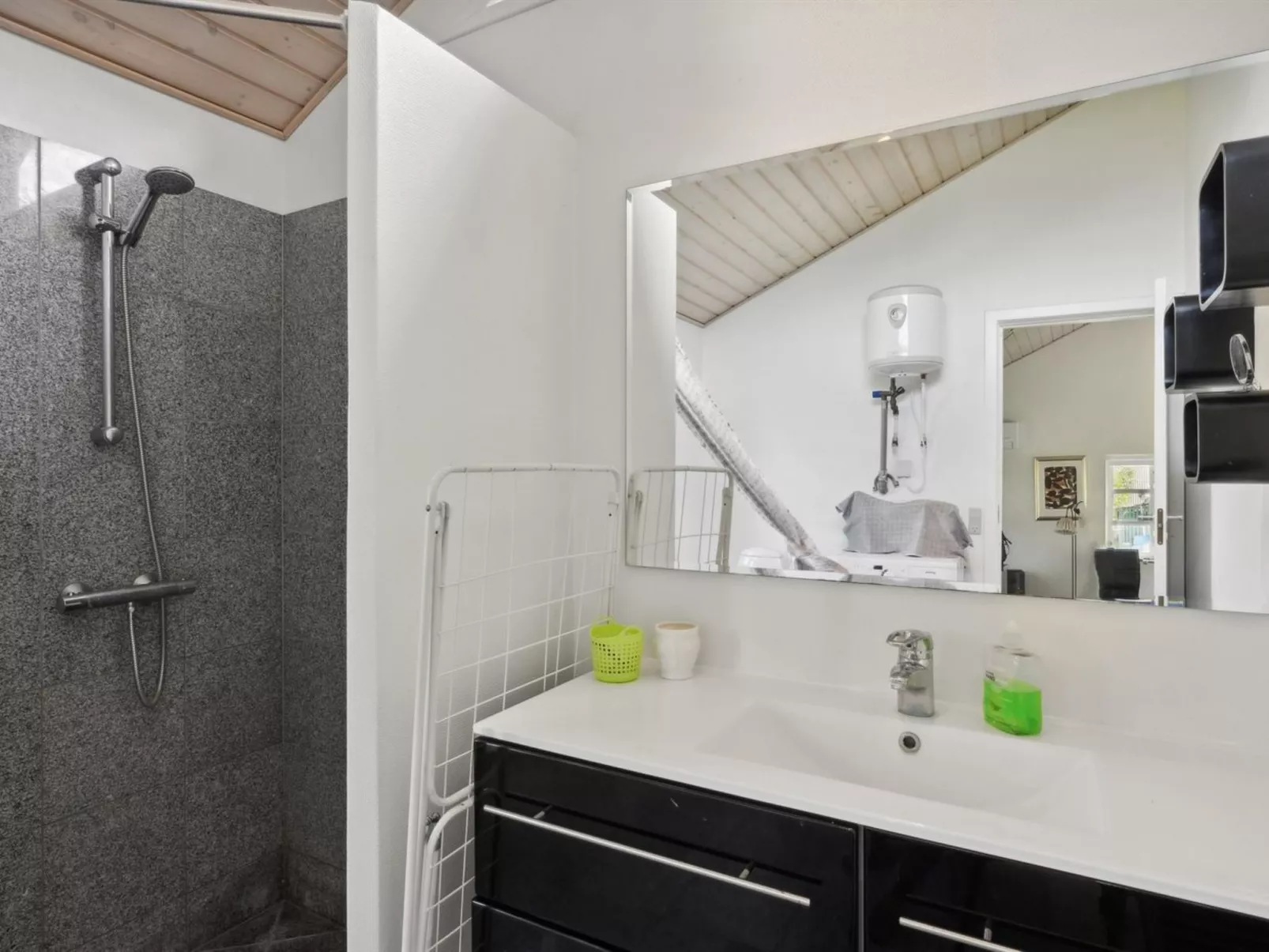 "Annelouise" - 180m to the fjord - Drinnen