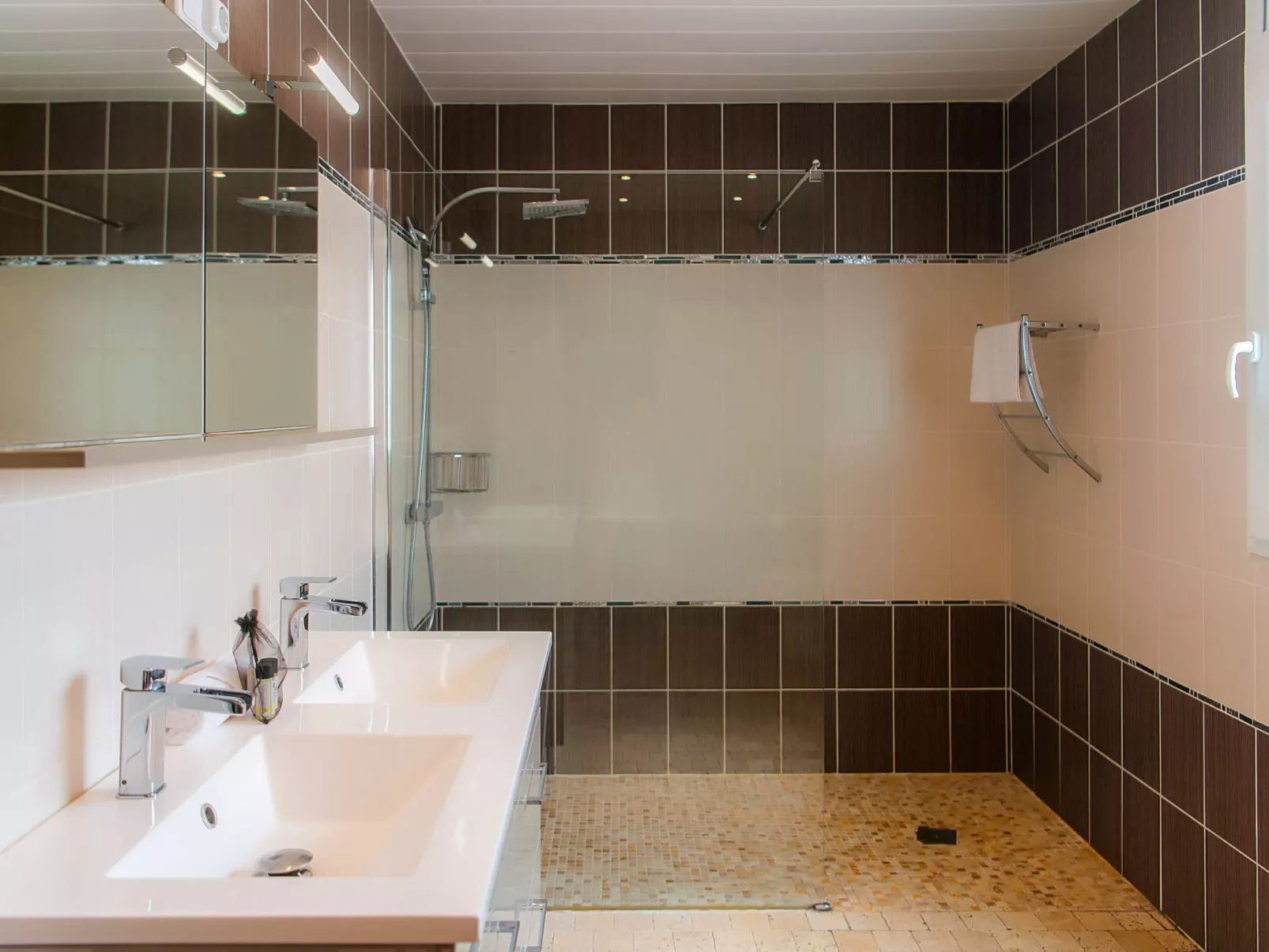 WELCS CASA 111 EMP con piscina - Inside