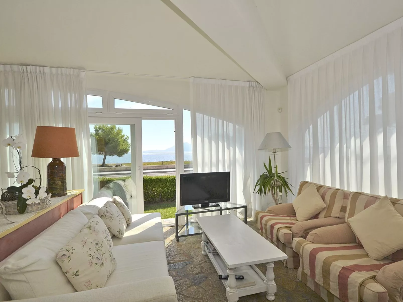 Llenaire - Xata - Inside