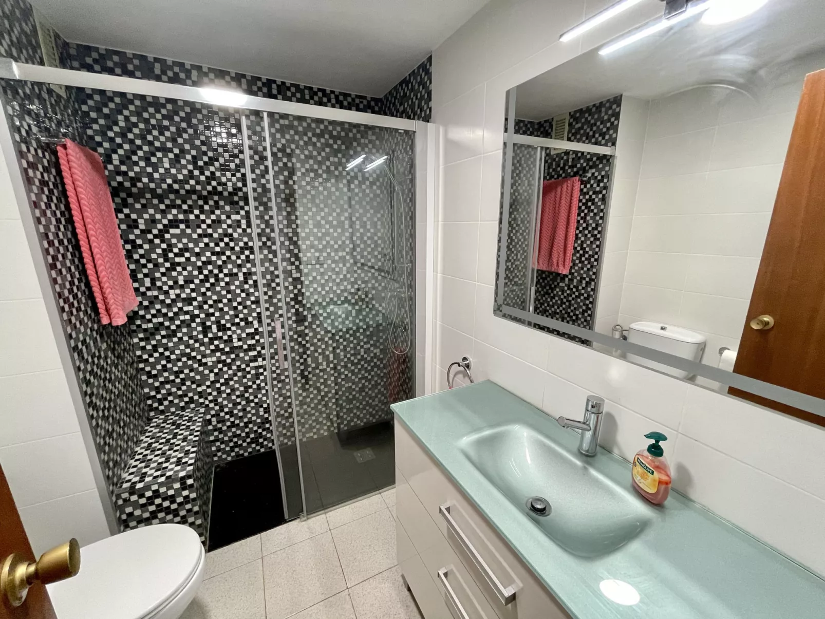 LA PINEDA HOLIDAY APARTMENT - Inside