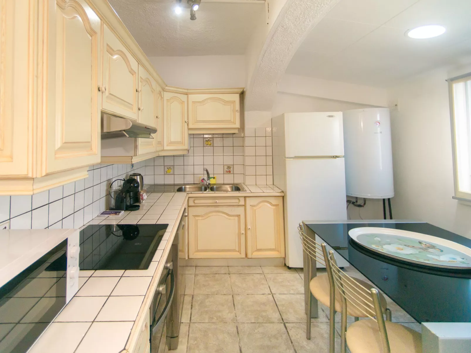 WELCS CASA  240 EMP con piscina y vista al canal - Drinnen