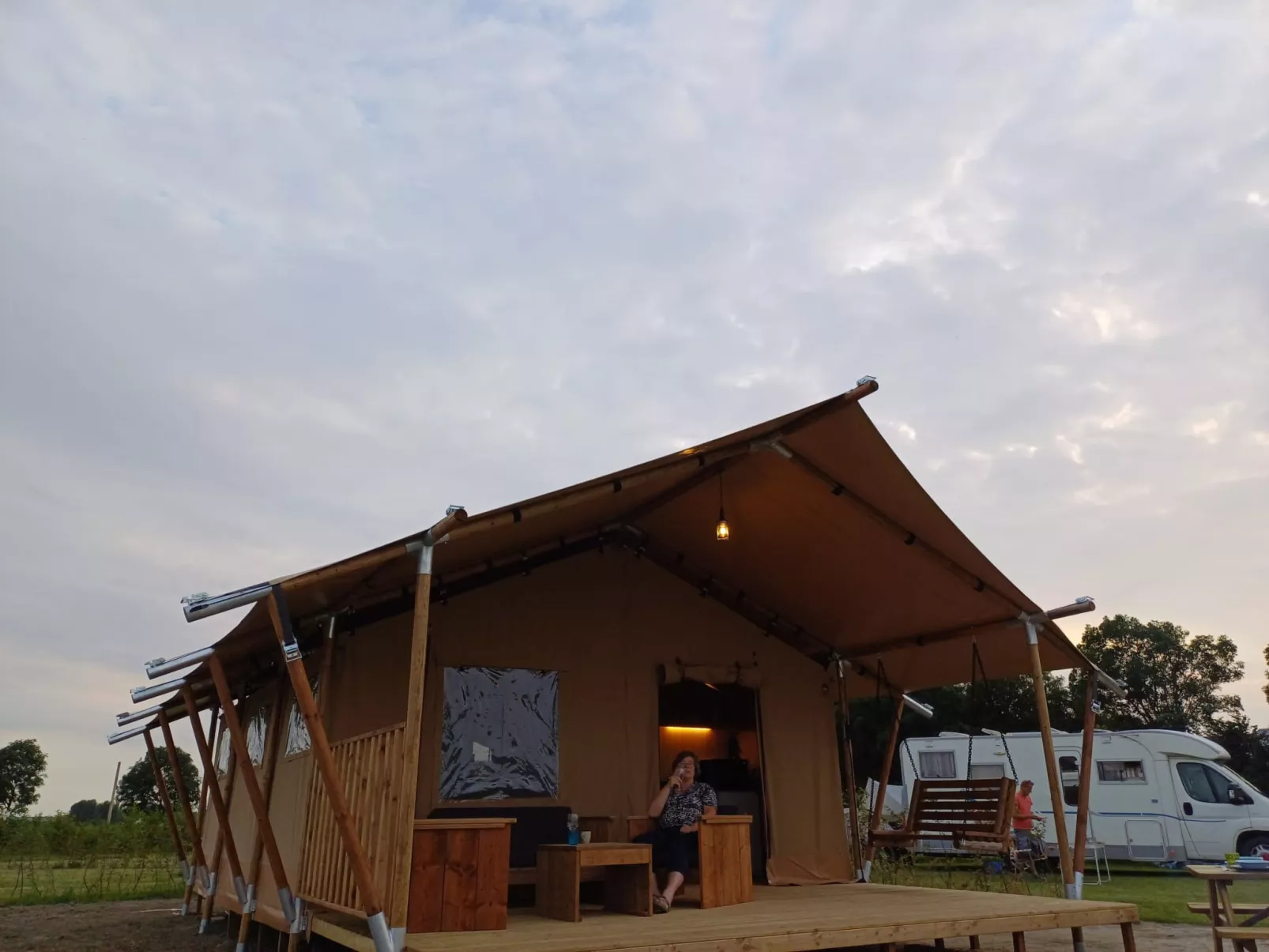 Camping Hofstede Zonnevliet - Safaritent - Dehors