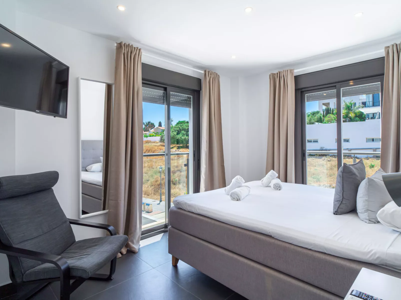 Villa Romeral Premium by Casasol - Inside