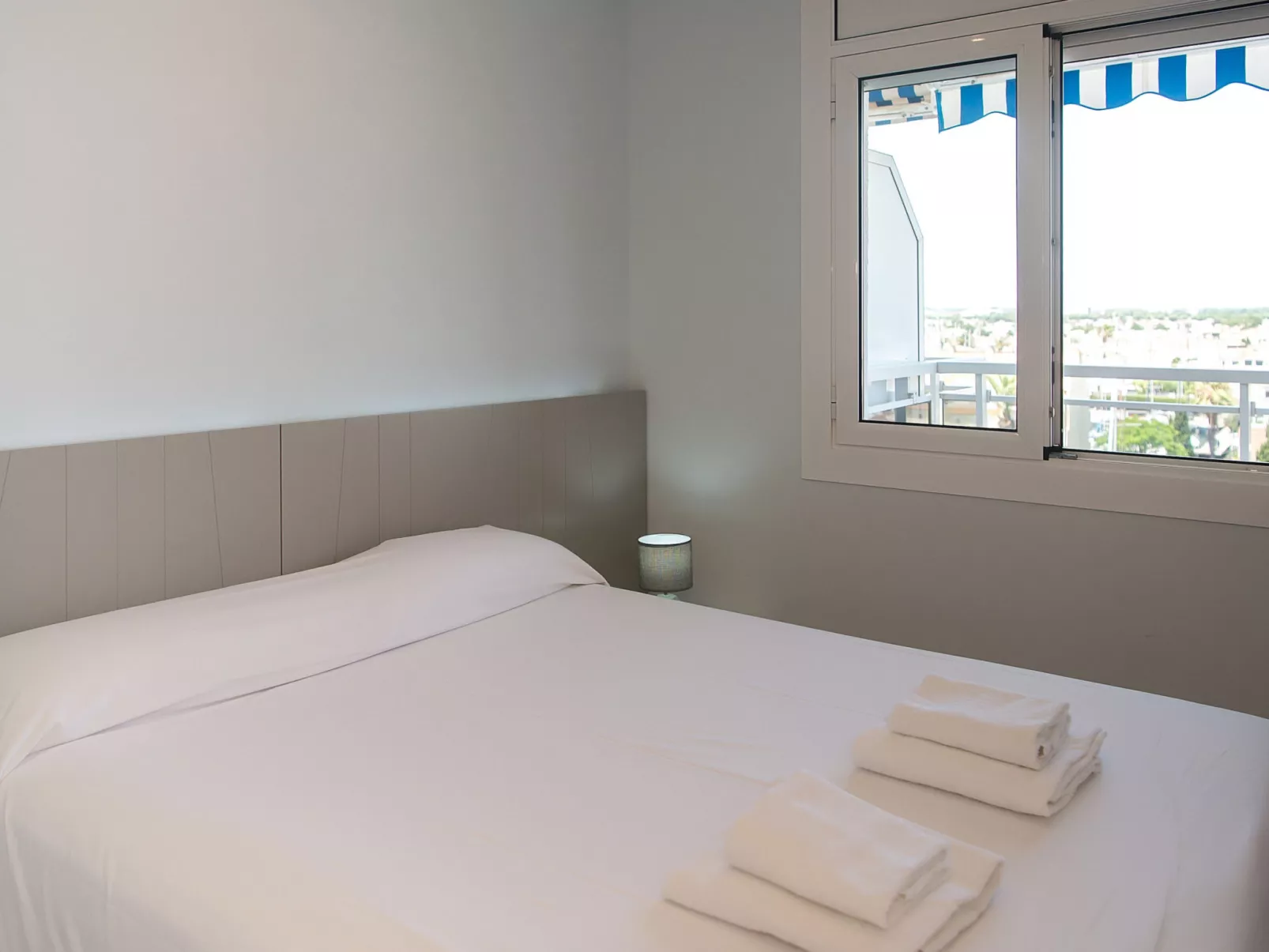 WELCS APARTAMENTO 264 EMP con vistas al canal - Drinnen