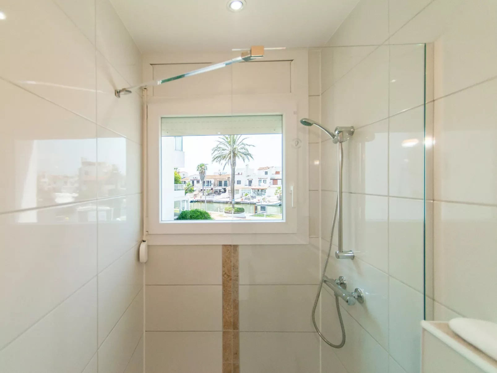 WELCS APARTAMENTO 263 EMP con vistas al canal - Drinnen