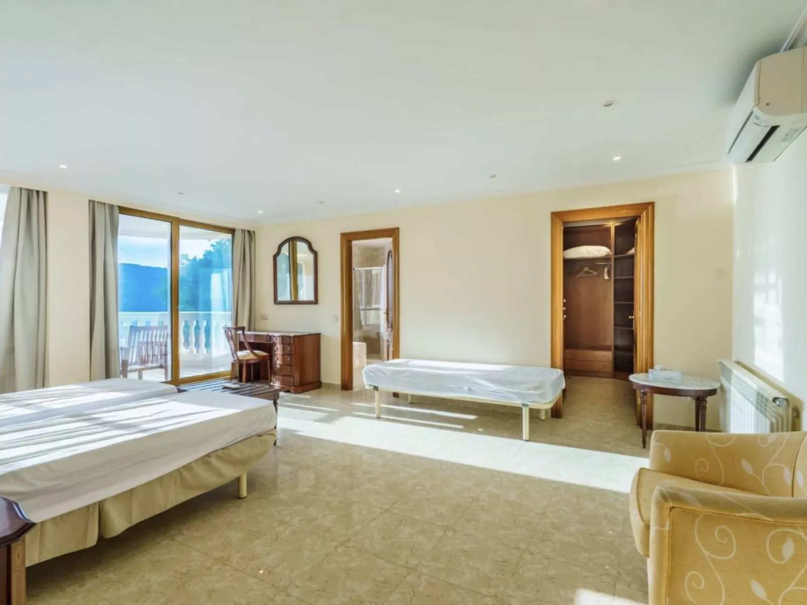 VILLA CAMP DE MAR SEA VIEW - Inside