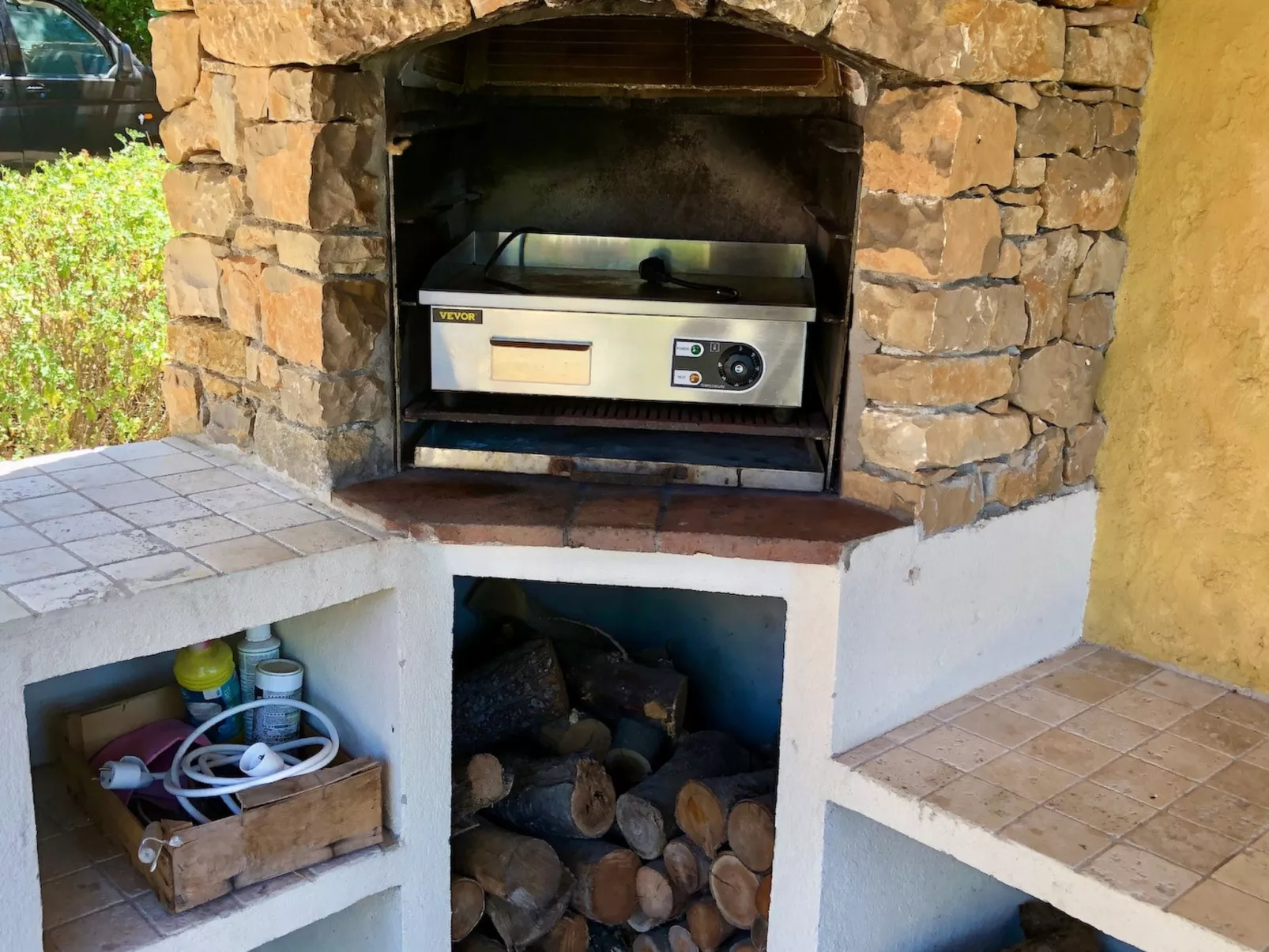 CLOS DES CHENES - Outside