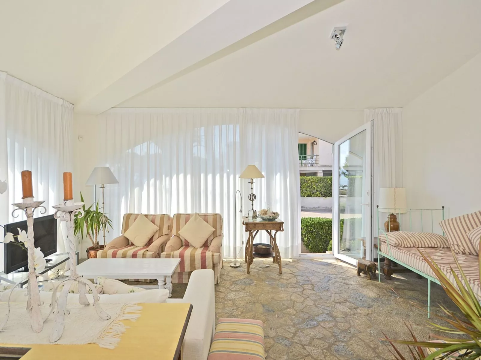 Llenaire - Xata - Inside