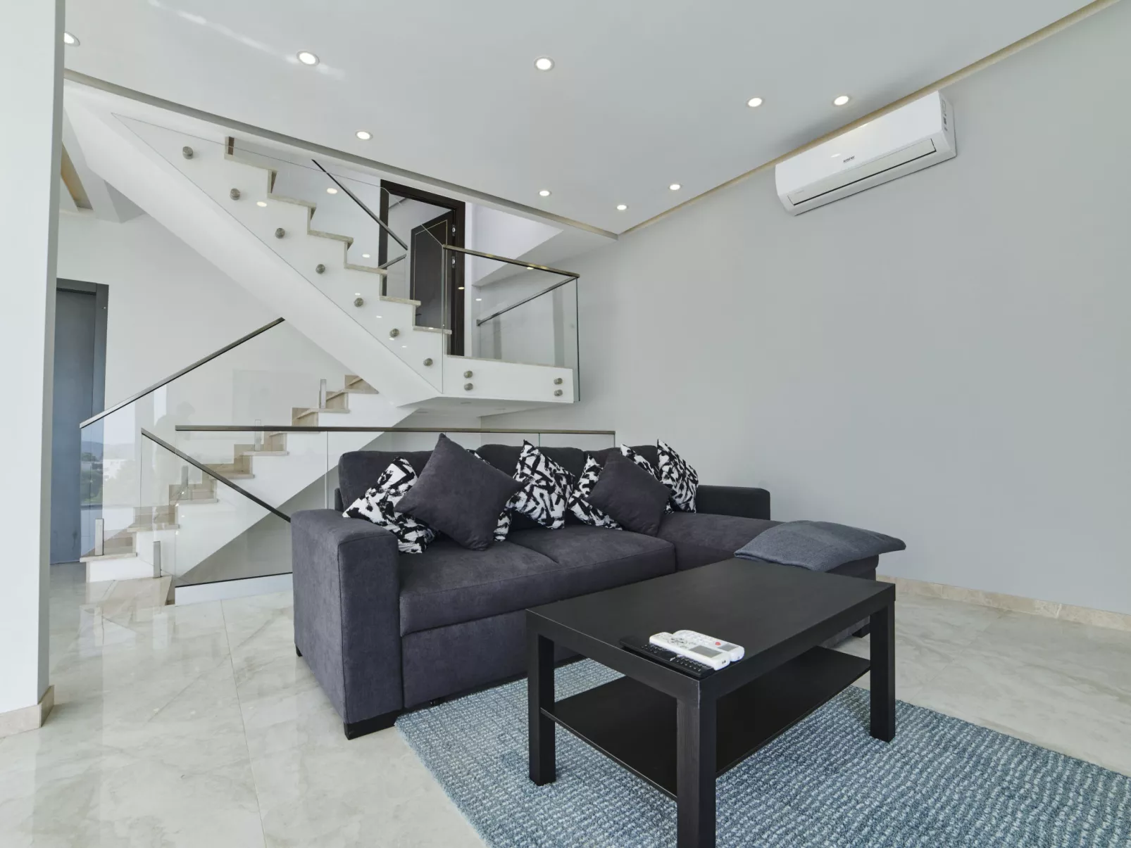 WELCS VILLA MODERNA 097 EMP con piscina - Drinnen