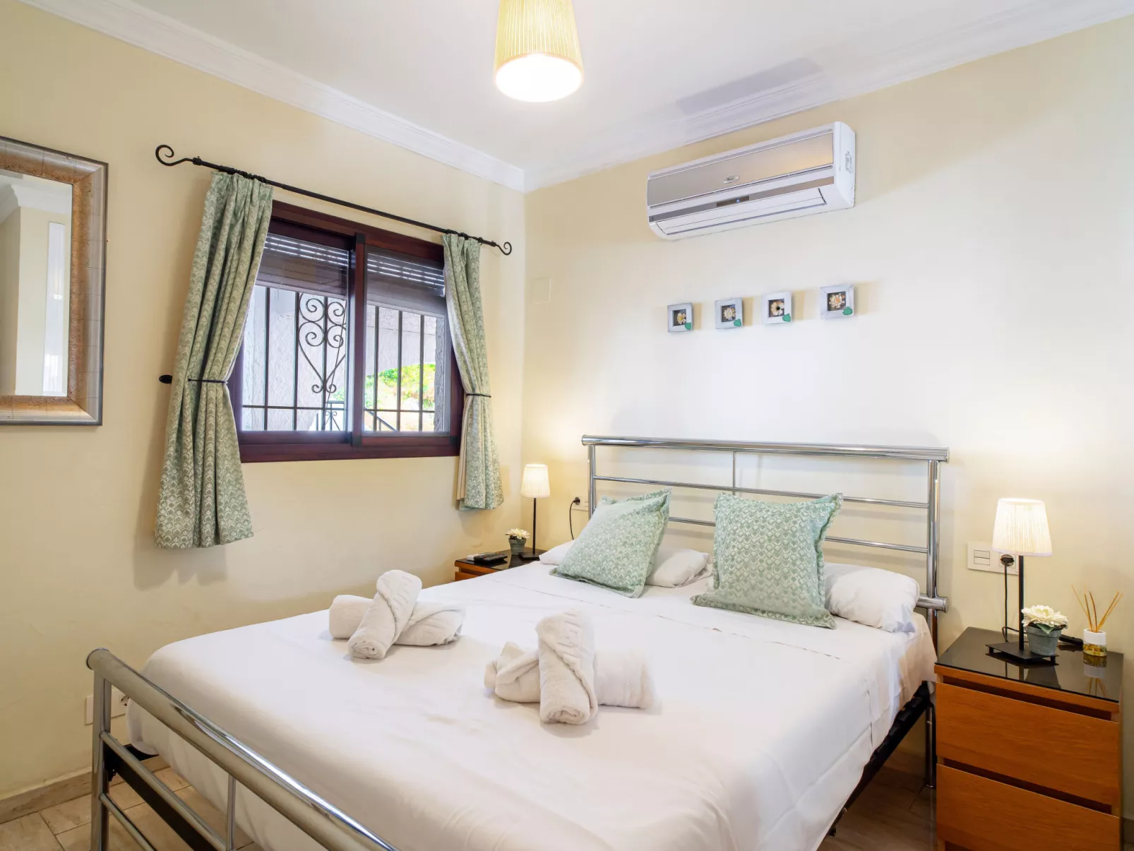 Capistrano Village Garden by Casasol - Drinnen