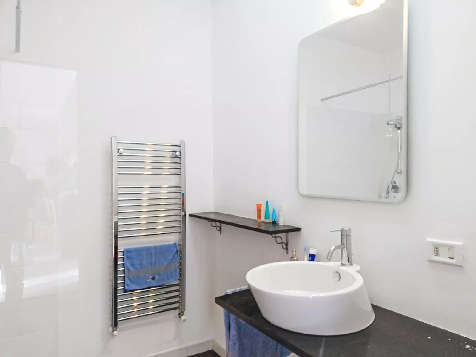 Lake & Pool - Dedans