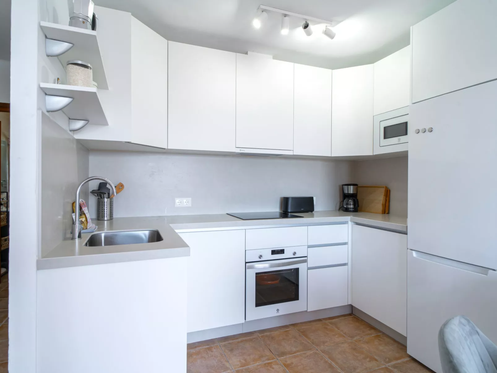 Hibiscos 72 Deluxe by Casasol - Drinnen