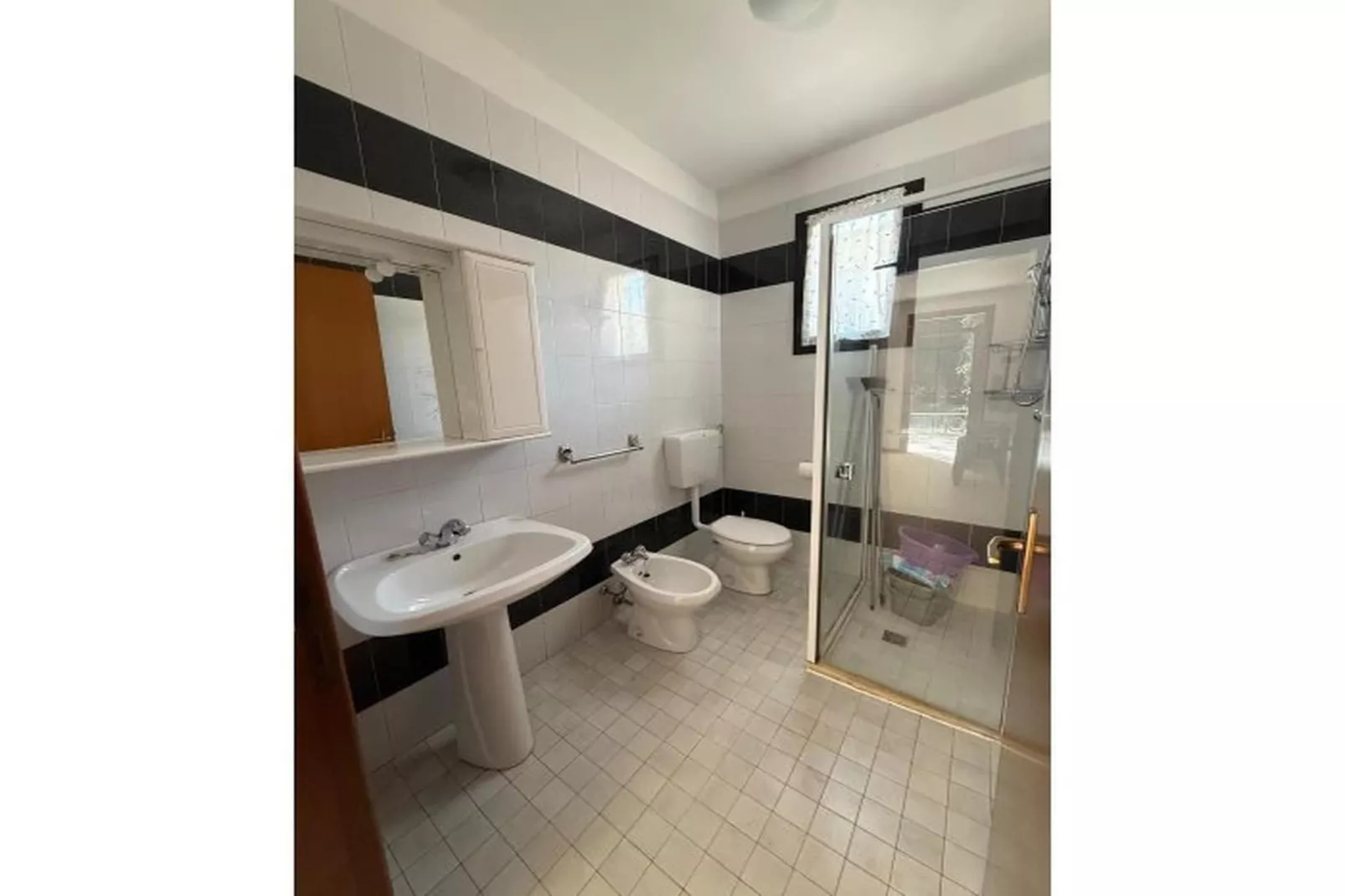 Germana trilo – 1  - Bathroom