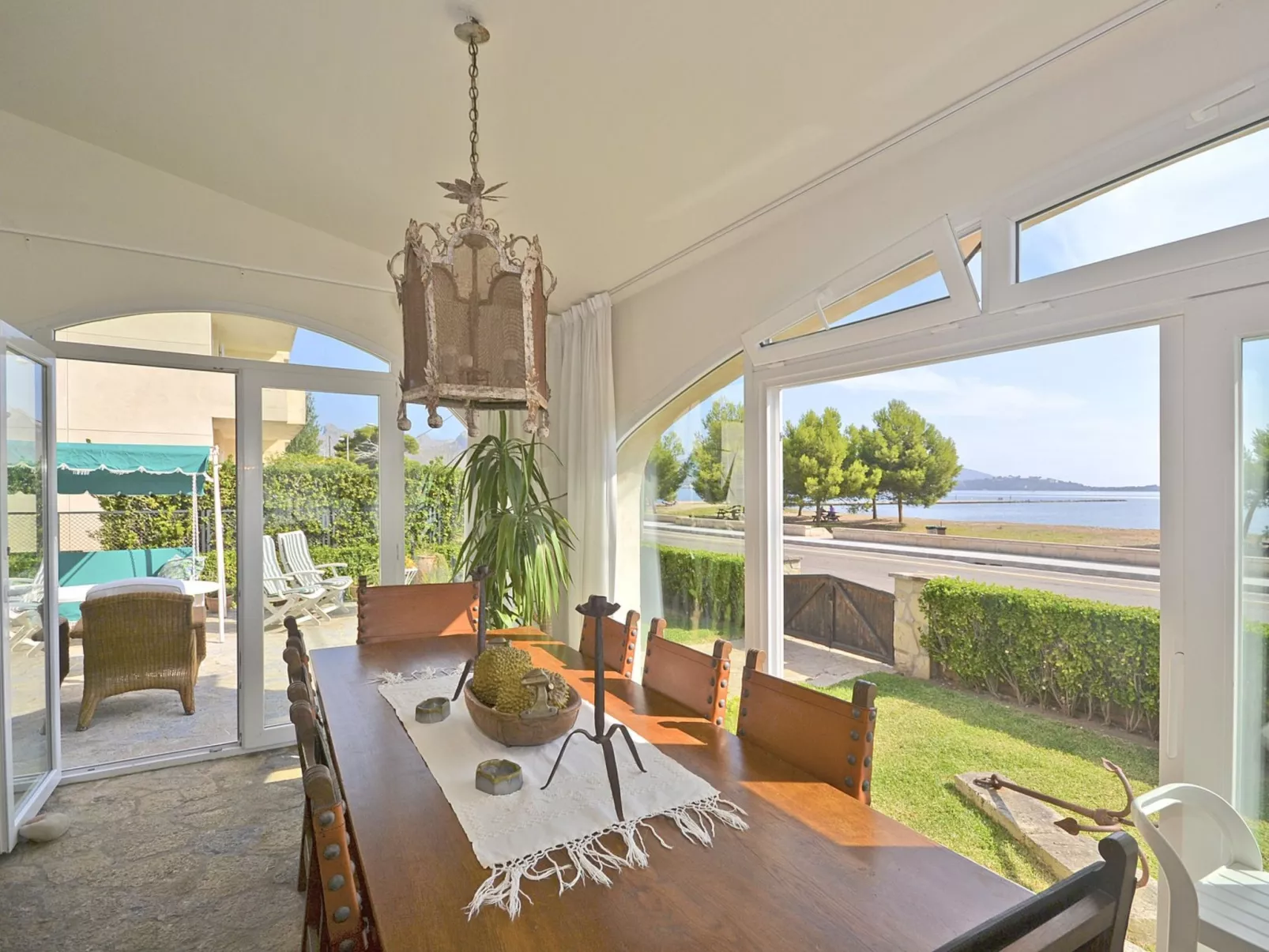 Llenaire - Xata - Outside