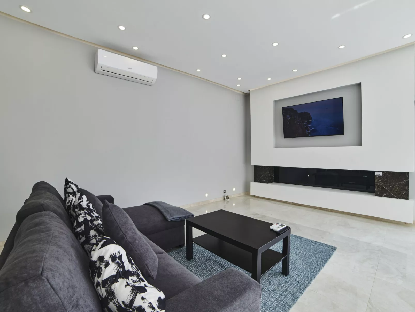 WELCS VILLA MODERNA 097 EMP con piscina - Drinnen