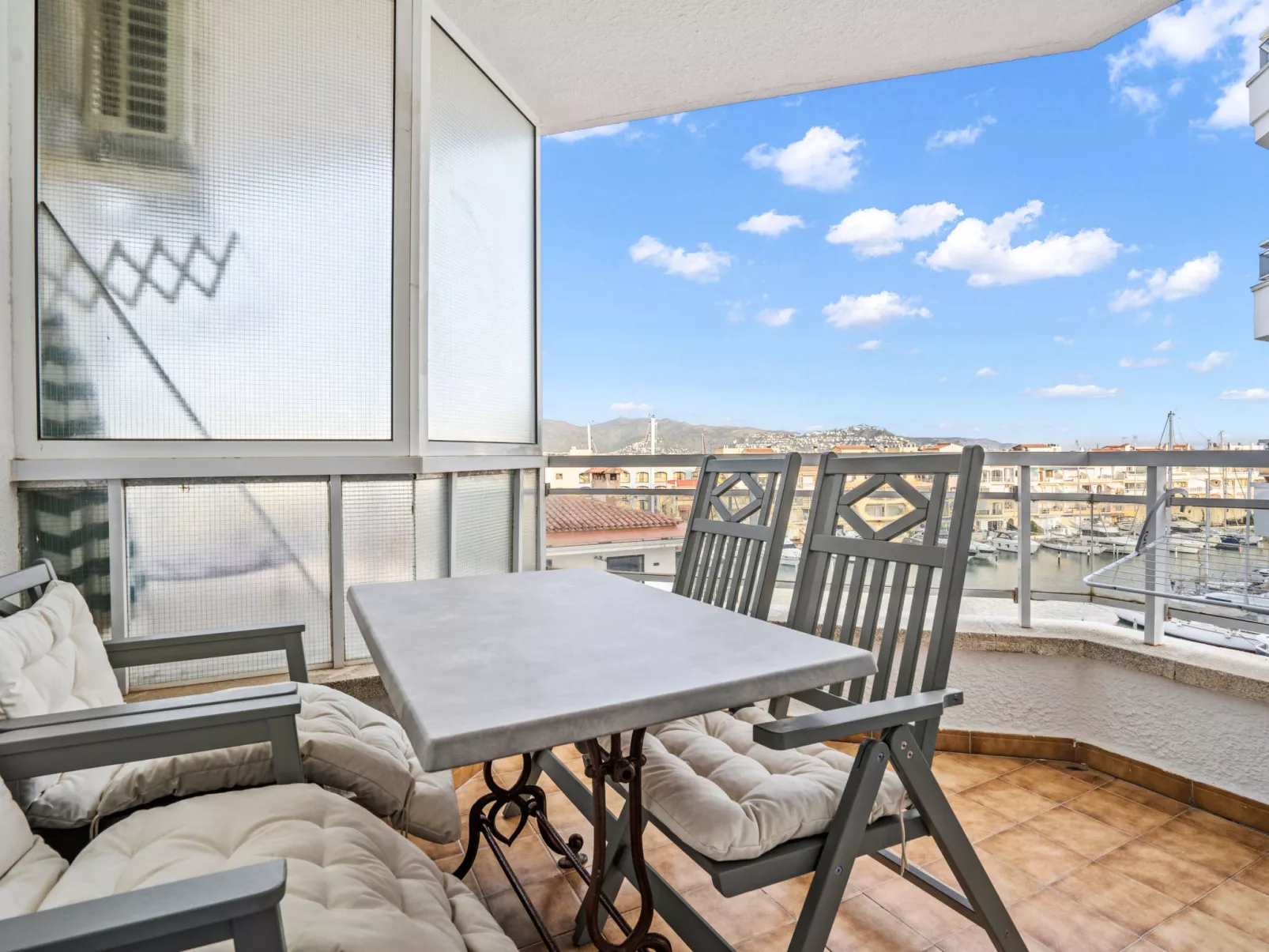 WELCS APARTAMENTO 226 EMP frente al Canal - Outside