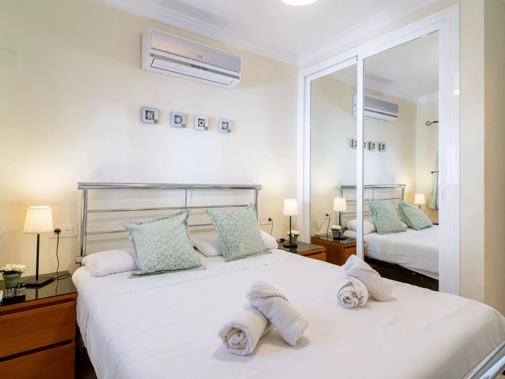 Capistrano Village Garden by Casasol - Drinnen