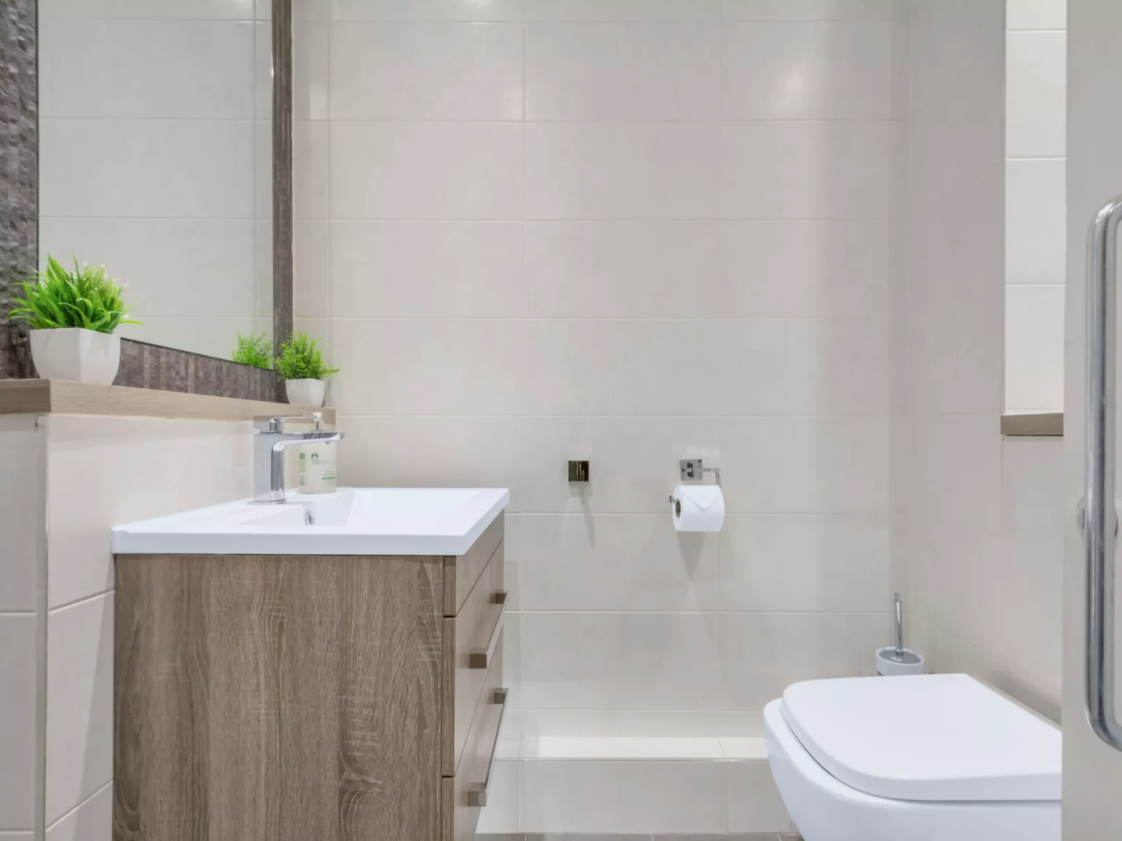 Lawerence apartment - Inside