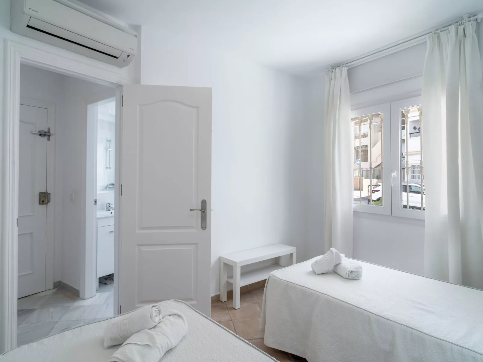 Stella Maris Beachfront B by Casasol - Dedans