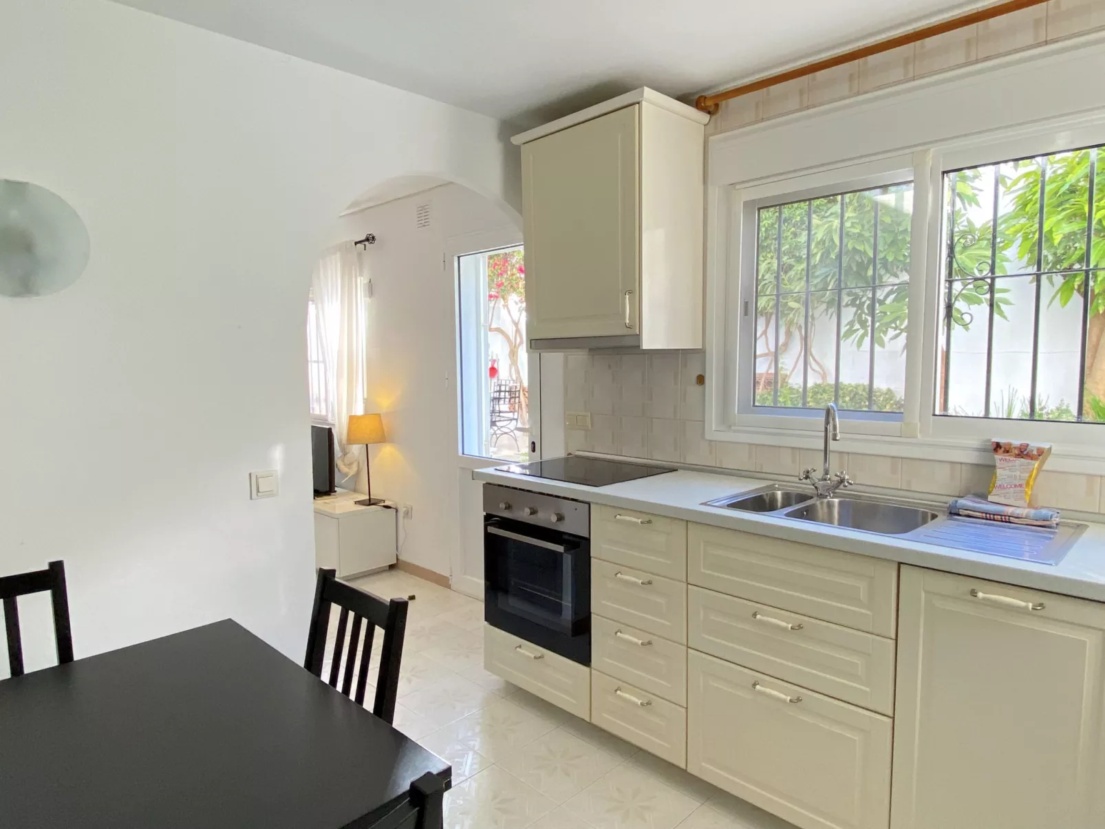 Villa Sandra Al Fresco Apartment by Casasol - Draußen