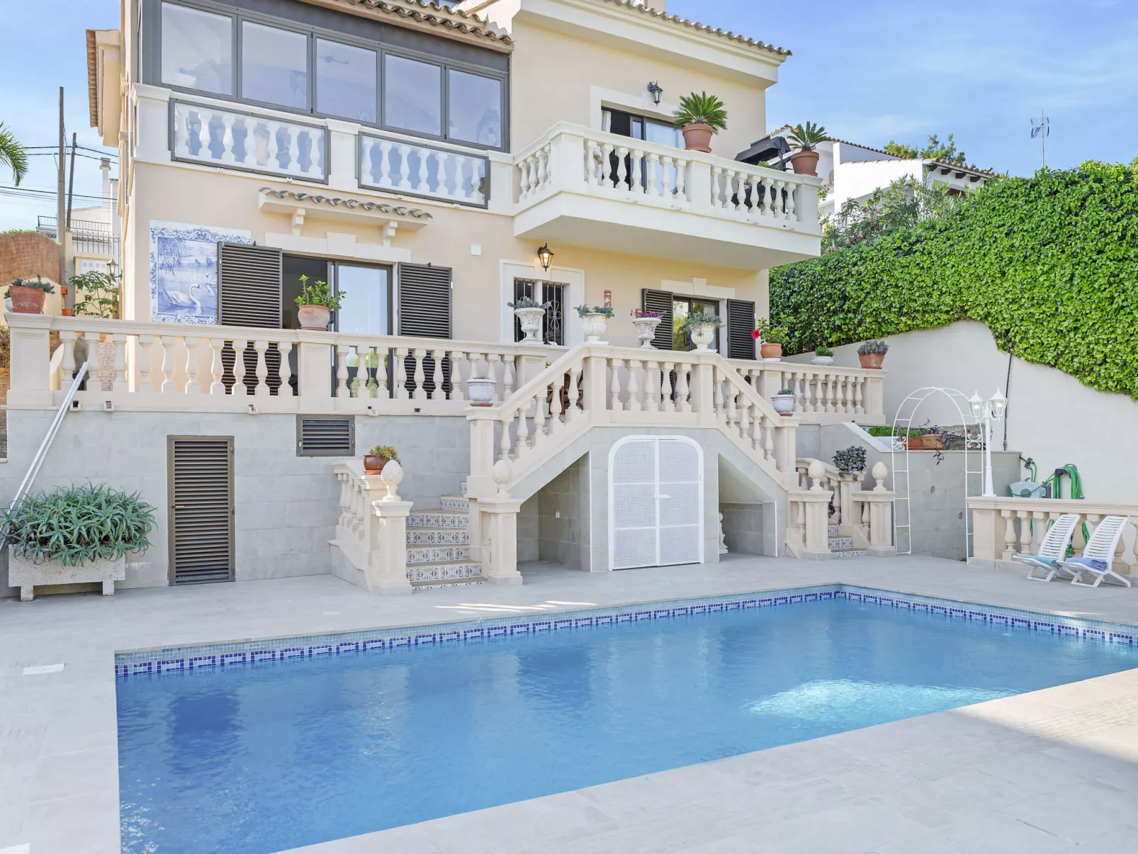 VILLA MARIA PORTALS NOUS by Priority - Draußen